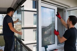 Cam balkon və plastik pəncərə ustası arasındakı fərqlər